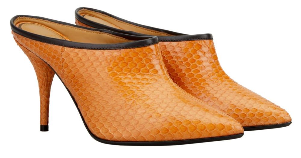 exclusive pair inspired by the greatest model Naomi Kemble in terracotta colors