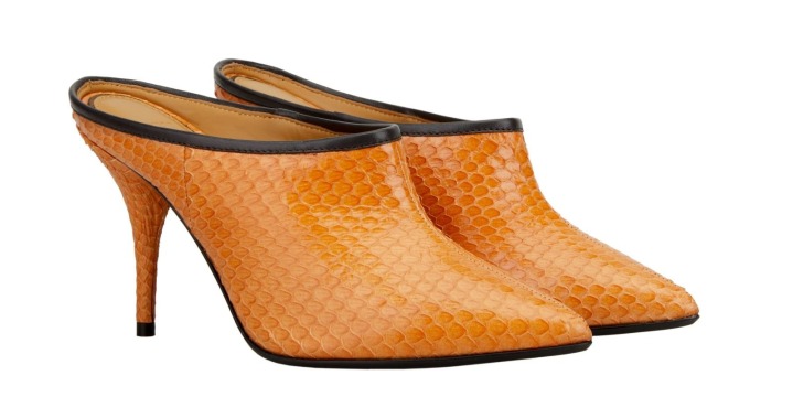 An exclusive pair inspired by the greatest model Naomi Kemble in terracotta colors
